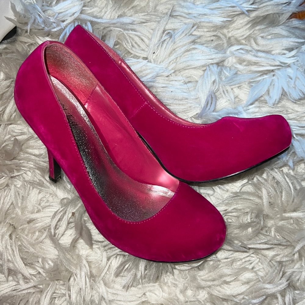 HOT PINK MAGENTA VELVET HEELS SZ. 8